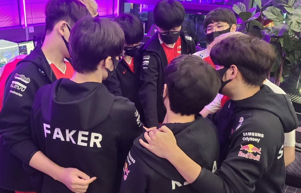 在场上的 在场上的