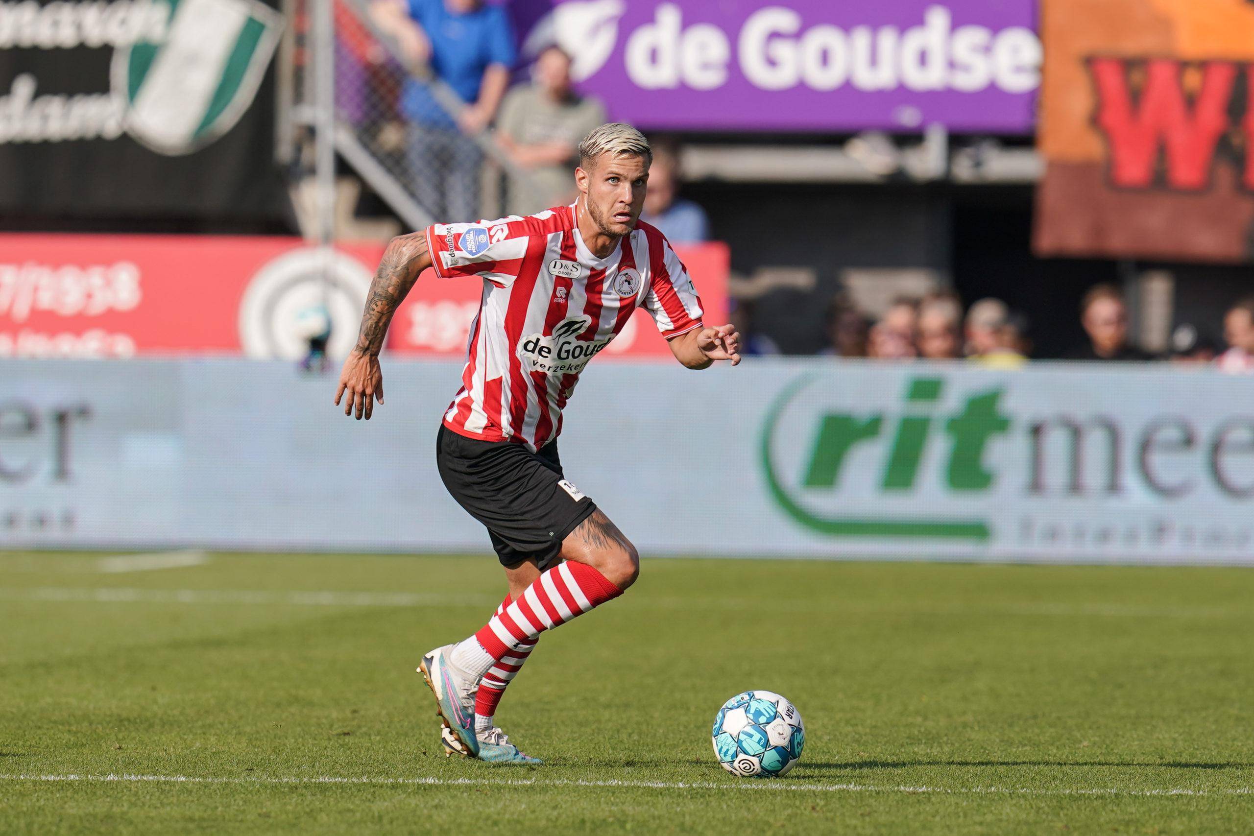 更是中国足 更是中国足